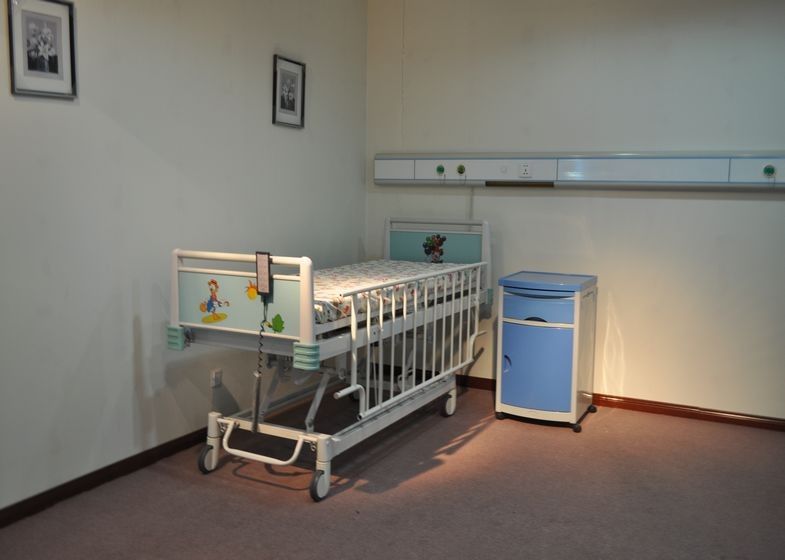 Lits d'hôpital pédiatriques d'hôpital électrique multi de fonction avec quatre moteurs